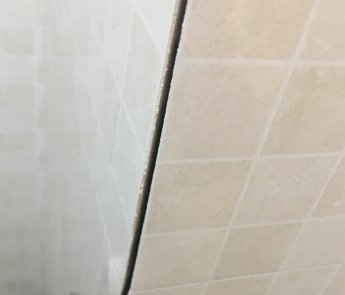 故城瓷砖空鼓维修公司分享阳台瓷砖脱落的修复过程可以分为以下几个步骤